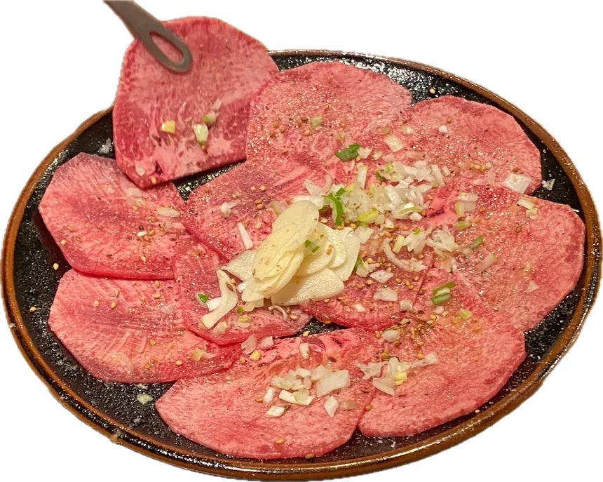 厚みを変えて切り分けられたタン塩